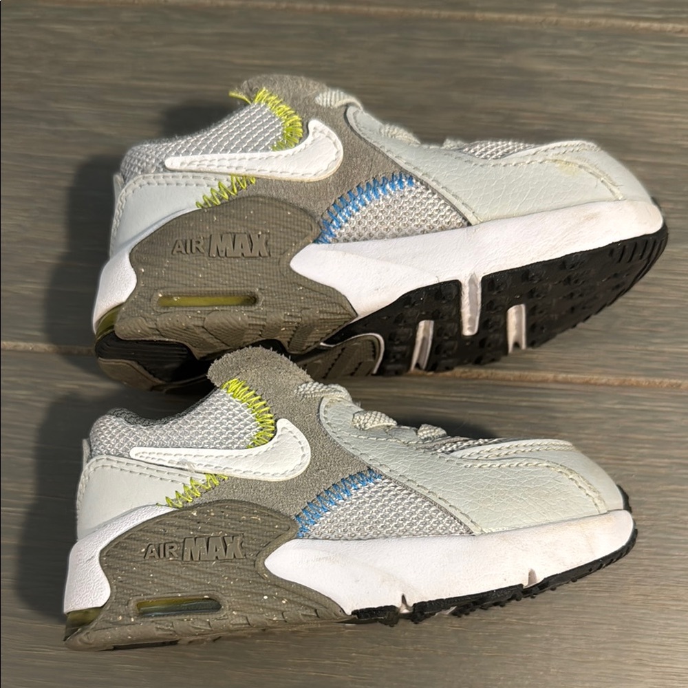 Toddler Nike slip on sneakers size 6